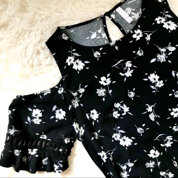 Xhilaration Dresses & Skirts - Xhilaration | Cold Shoulder Dress SZ L
